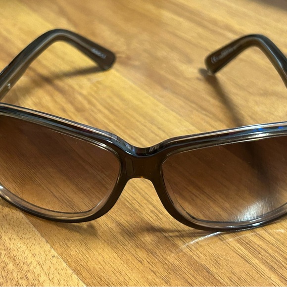 Authentic Gucci Sunglasses with Case - Picture 4 of 14